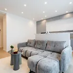 Cristella King Bed Entire Apartment, Private Parking, Near Promenada Bussiness Center Apartament Bukareszt