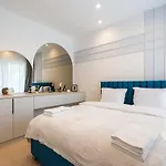 Cristella King Bed Entire Apartment, Private Parking, Near Promenada Bussiness Center Apartament