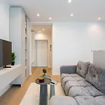 Cristella King Bed Entire Apartment, Private Parking, Near Promenada Bussiness Center Bukareszt
