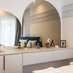 Cristella King Bed Entire Apartment, Private Parking, Near Promenada Bussiness Center Apartament