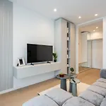 Apartament Cristella King Bed Entire Apartment, Private Parking, Near Promenada Bussiness Center
