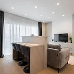Apartament Cristella King Bed Entire Apartment, Private Parking, Near Promenada Bussiness Center Bukareszt