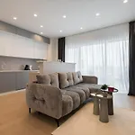 Cristella King Bed Entire Apartment, Private Parking, Near Promenada Bussiness Center Bukareszt