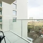 Cristella King Bed Entire Apartment, Private Parking, Near Promenada Bussiness Center Apartament *
