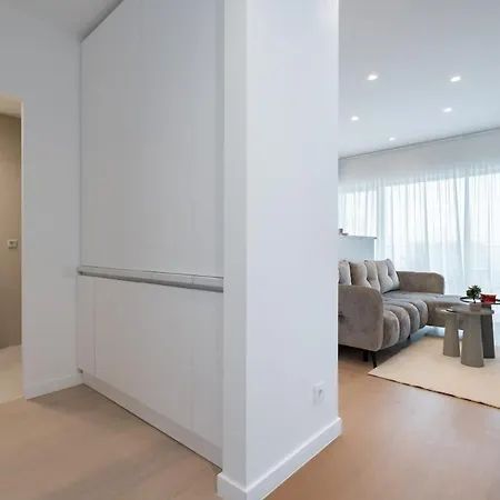 Cristella King Bed Entire Apartment, Private Parking, Near Promenada Bussiness Center * Bucarest