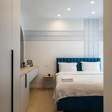 Daire Cristella King Bed Entire Apartment, Private Parking, Near Promenada Bussiness Center Bükreş