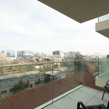 Cristella King Bed Entire Apartment, Private Parking, Near Promenada Bussiness Center * Bucarest