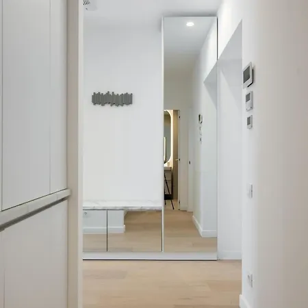 Cristella King Bed Entire Apartment, Private Parking, Near Promenada Bussiness Center Daire *