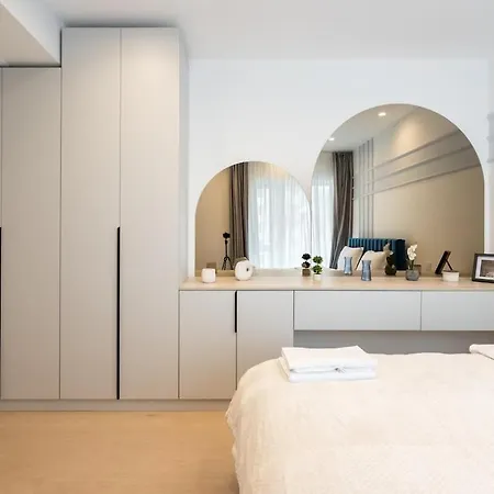 Cristella King Bed Entire Apartment, Private Parking, Near Promenada Bussiness Center Daire *