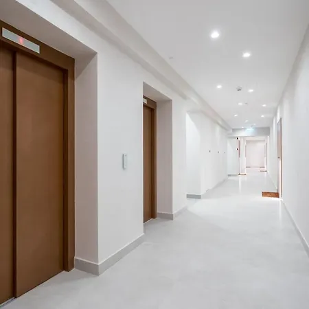 Cristella King Bed Entire Apartment, Private Parking, Near Promenada Bussiness Center Daire Bükreş