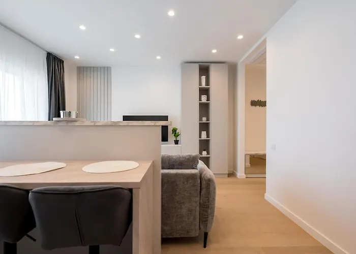 Cristella King Bed Entire Apartment, Private Parking, Near Promenada Bussiness Center Apartamento