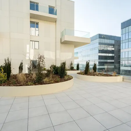 Cristella King Bed Entire Apartment, Private Parking, Near Promenada Bussiness Center * Bukarest