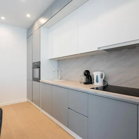 Cristella King Bed Entire Apartment, Private Parking, Near Promenada Bussiness Center Bucharest