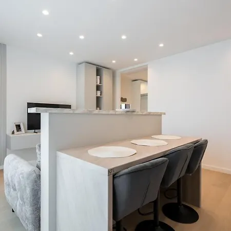 Cristella King Bed Entire Apartment, Private Parking, Near Promenada Bussiness Center *