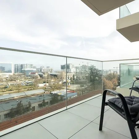 Cristella King Bed Entire Apartment, Private Parking, Near Promenada Bussiness Center *