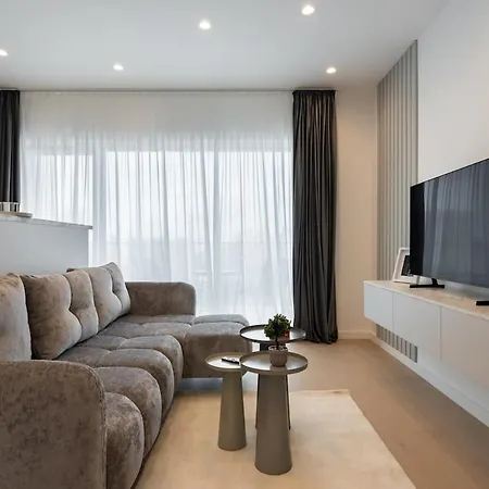 Apartment Cristella King Bed Entire Apartment, Private Parking, Near Promenada Bussiness Center