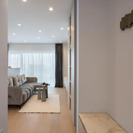 Daire Cristella King Bed Entire Apartment, Private Parking, Near Promenada Bussiness Center *