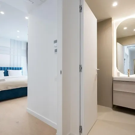 Cristella King Bed Entire Apartment, Private Parking, Near Promenada Bussiness Center