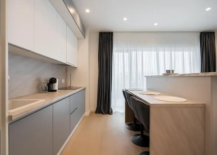 Cristella King Bed Entire Apartment, Private Parking, Near Promenada Bussiness Center Bukarest