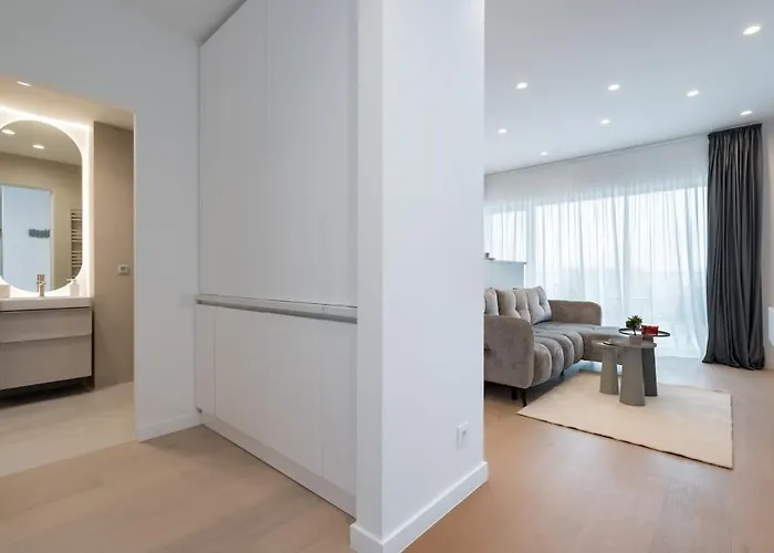 Cristella King Bed Entire Apartment, Private Parking, Near Promenada Bussiness Center * Bucureşti