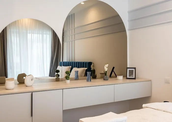 Cristella King Bed Entire Apartment, Private Parking, Near Promenada Bussiness Center Apartman