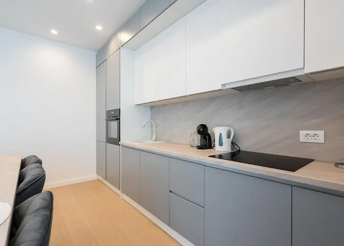 Cristella King Bed Entire Apartment, Private Parking, Near Promenada Bussiness Center Bucureşti