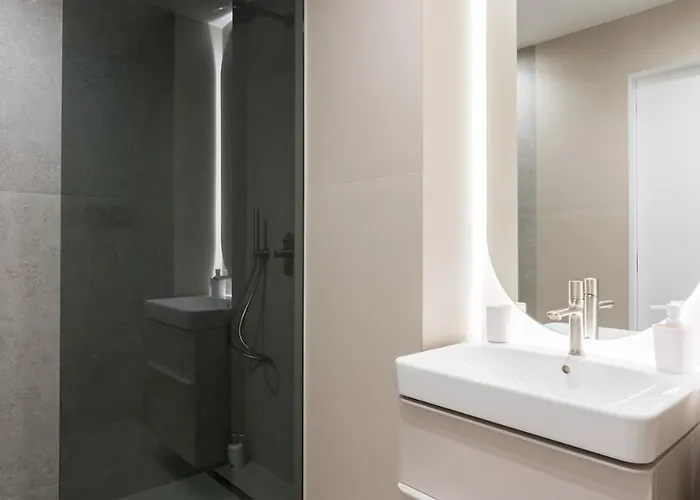 Cristella King Bed Entire Apartment, Private Parking, Near Promenada Bussiness Center Apartament