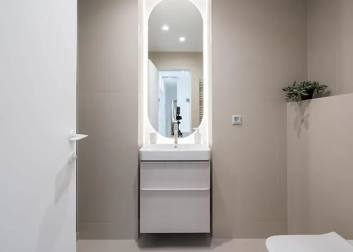 Cristella King Bed Entire Apartment, Private Parking, Near Promenada Bussiness Center Apartman *