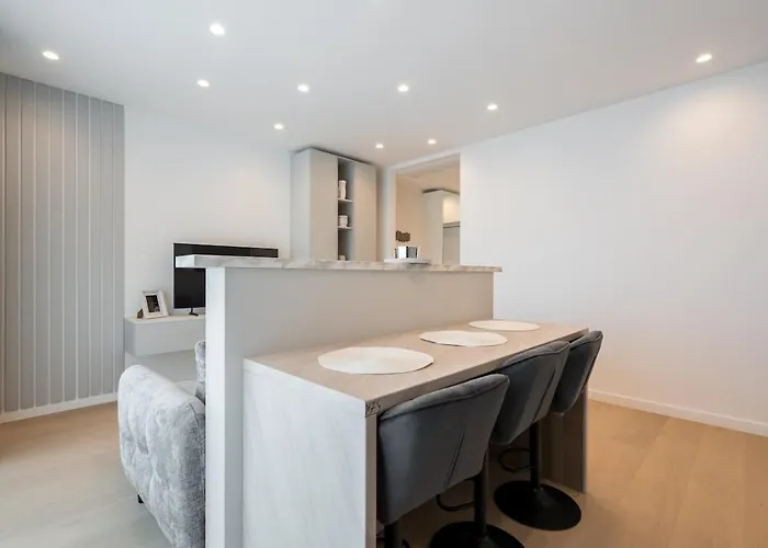 Cristella King Bed Entire Apartment, Private Parking, Near Promenada Bussiness Center *