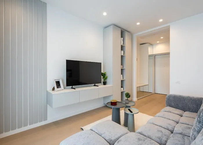 Apartman Cristella King Bed Entire Apartment, Private Parking, Near Promenada Bussiness Center