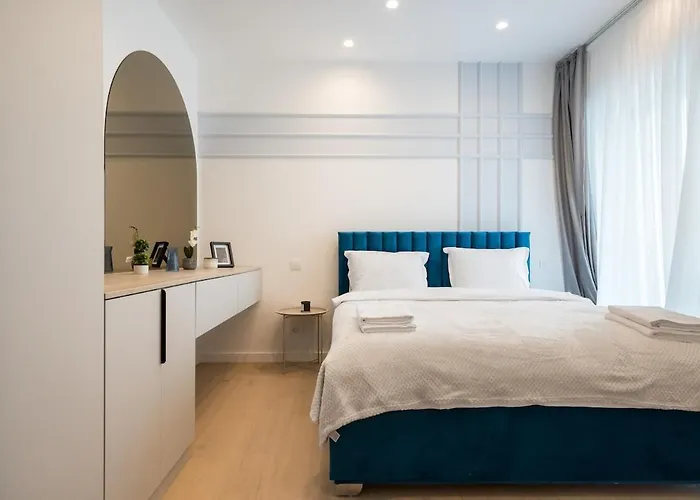 Cristella King Bed Entire Apartment, Private Parking, Near Promenada Bussiness Center