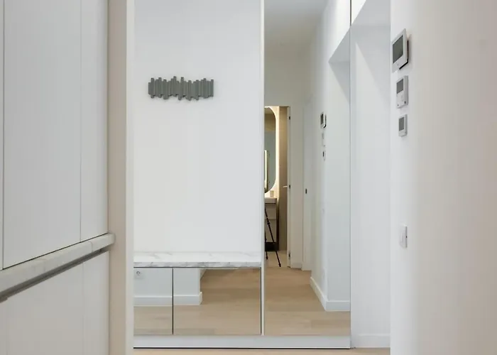 Cristella King Bed Entire Apartment, Private Parking, Near Promenada Bussiness Center Apartment *