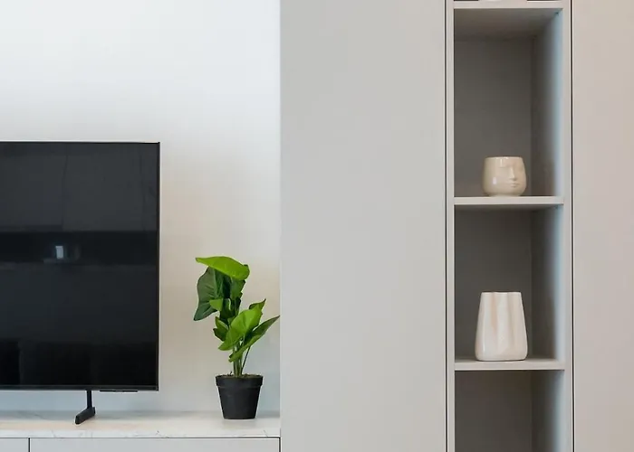 Apartment Cristella King Bed Entire Apartment, Private Parking, Near Promenada Bussiness Center Bucharest