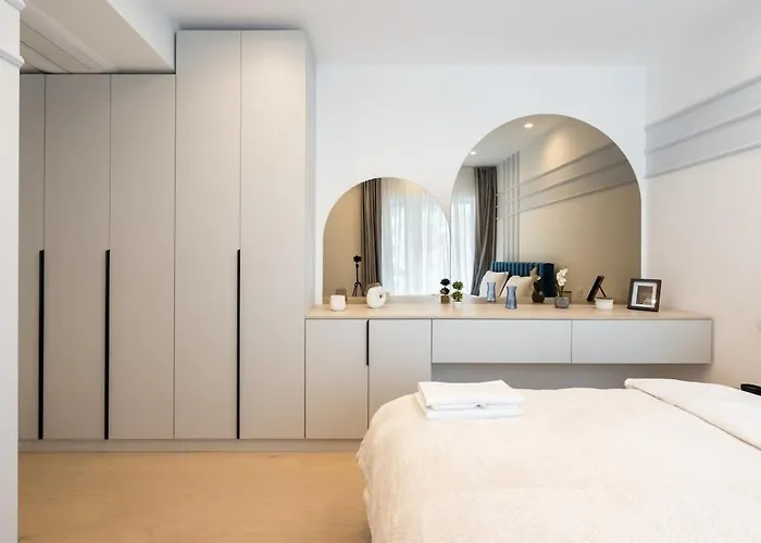 Cristella King Bed Entire Apartment, Private Parking, Near Promenada Bussiness Center Apartman *