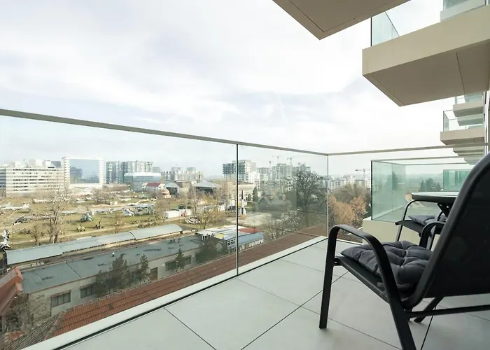 Cristella King Bed Entire Apartment, Private Parking, Near Promenada Bussiness Center *