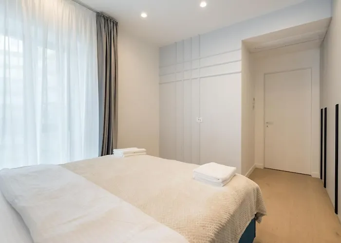 Cristella King Bed Entire Apartment, Private Parking, Near Promenada Bussiness Center * Bucureşti