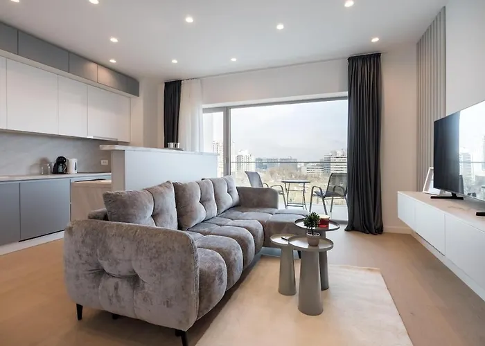 Cristella King Bed Entire Apartment, Private Parking, Near Promenada Bussiness Center Apartament