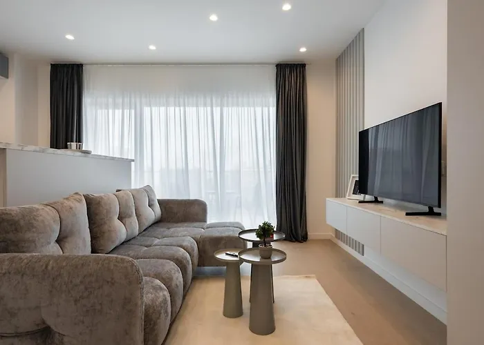 Apartman Cristella King Bed Entire Apartment, Private Parking, Near Promenada Bussiness Center