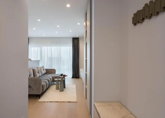 Apartment Cristella King Bed Entire Apartment, Private Parking, Near Promenada Bussiness Center *