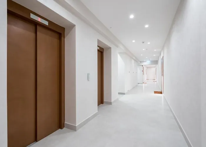 Cristella King Bed Entire Apartment, Private Parking, Near Promenada Bussiness Center Apartment Bucharest