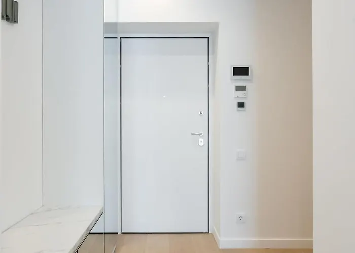 Apartament Cristella King Bed Entire Apartment, Private Parking, Near Promenada Bussiness Center Bucureşti