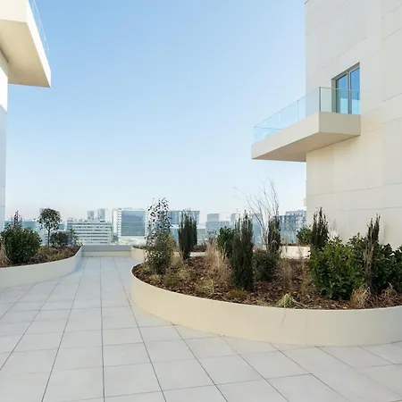 Апартаменти Cristella King Bed Entire Apartment, Private Parking, Near Promenada Bussiness Center Бухарест