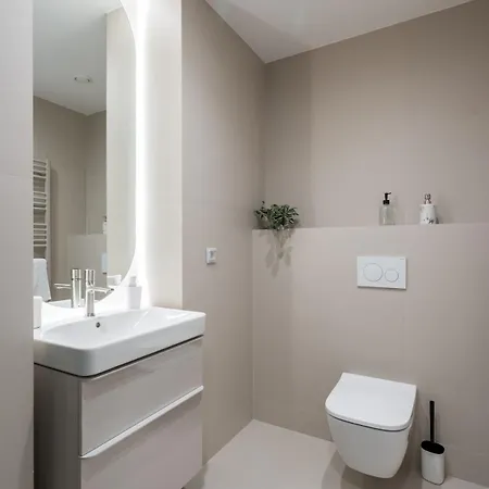 Cristella King Bed Entire Apartment, Private Parking, Near Promenada Bussiness Center Апартаменти