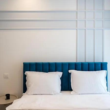 Апартаменти Cristella King Bed Entire Apartment, Private Parking, Near Promenada Bussiness Center *