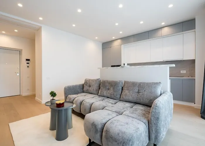 Cristella King Bed Entire Apartment, Private Parking, Near Promenada Bussiness Center Appartement Boekarest