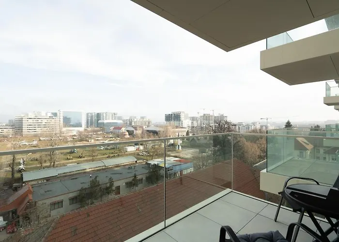 Cristella King Bed Entire Apartment, Private Parking, Near Promenada Bussiness Center * Boekarest