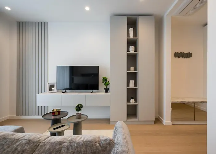 Appartement Cristella King Bed Entire Apartment, Private Parking, Near Promenada Bussiness Center *