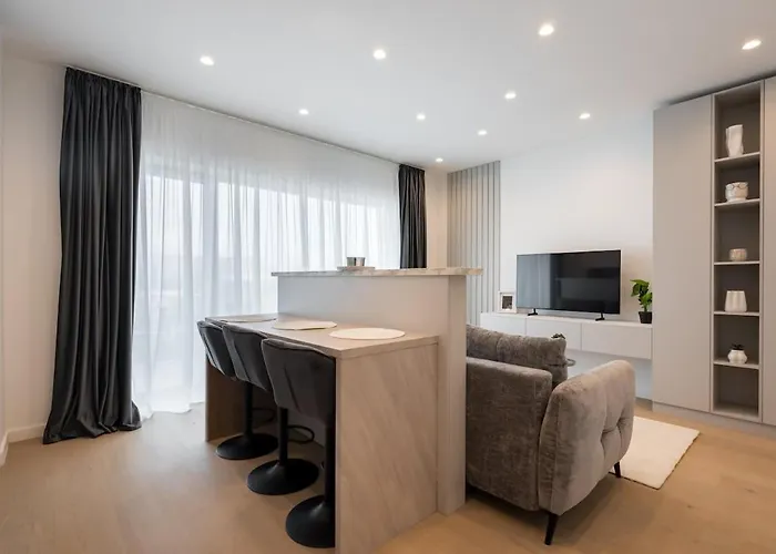 Appartement Cristella King Bed Entire Apartment, Private Parking, Near Promenada Bussiness Center Boekarest