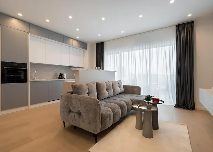 Cristella King Bed Entire Apartment, Private Parking, Near Promenada Bussiness Center Boekarest