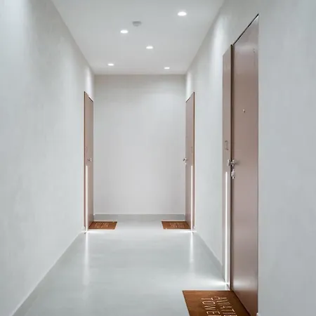 Cristella King Bed Entire Apartment, Private Parking, Near Promenada Bussiness Center